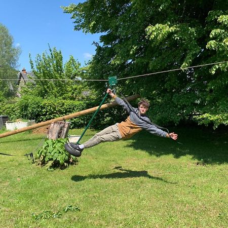 Gîte de 2 à 18 personnes Saint-Exupery-les-Roches Exterior foto