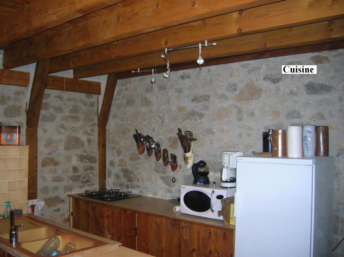 Gîte de 2 à 18 personnes Saint-Exupery-les-Roches Exterior foto