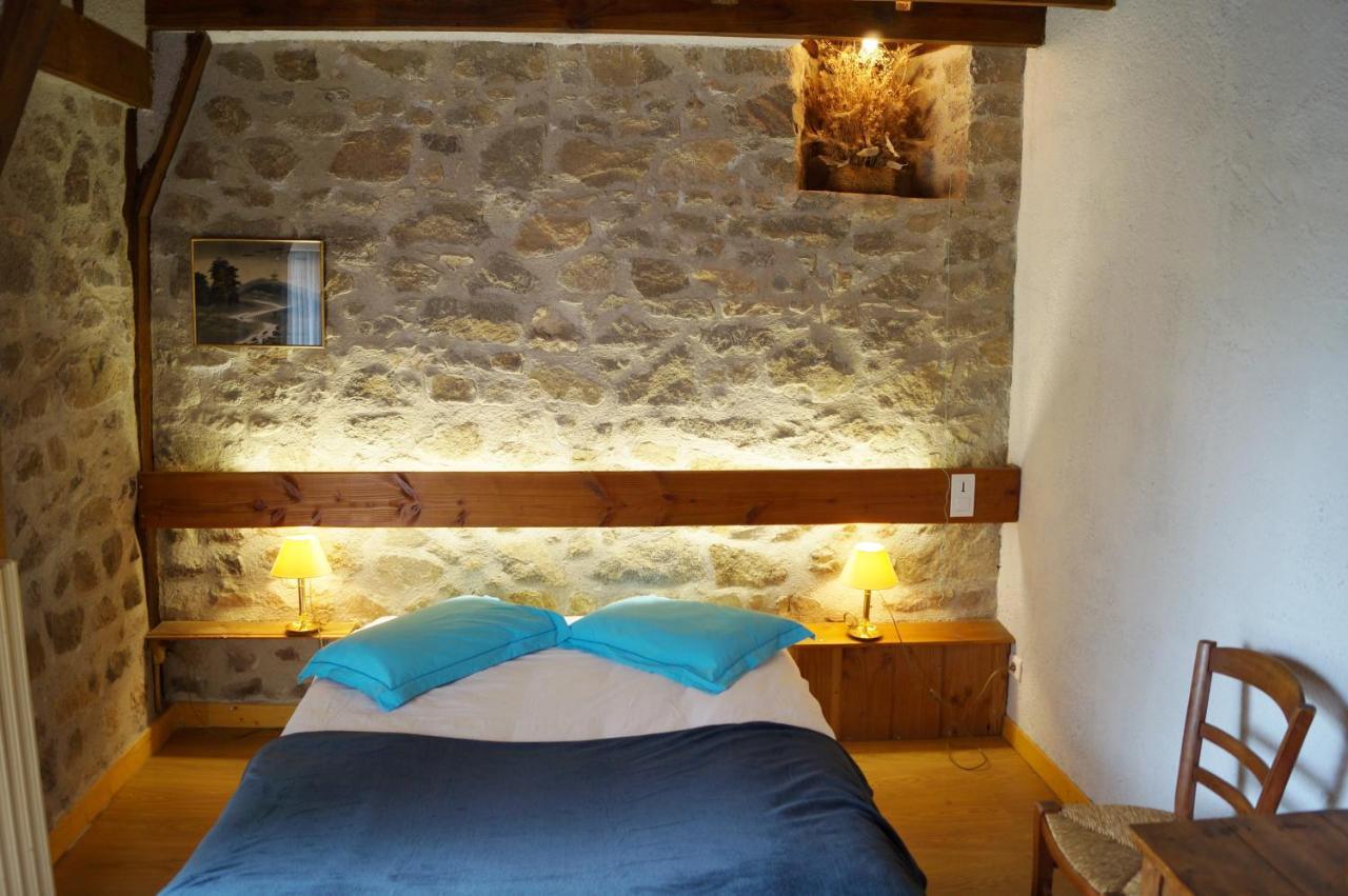 Gîte de 2 à 18 personnes Saint-Exupery-les-Roches Exterior foto
