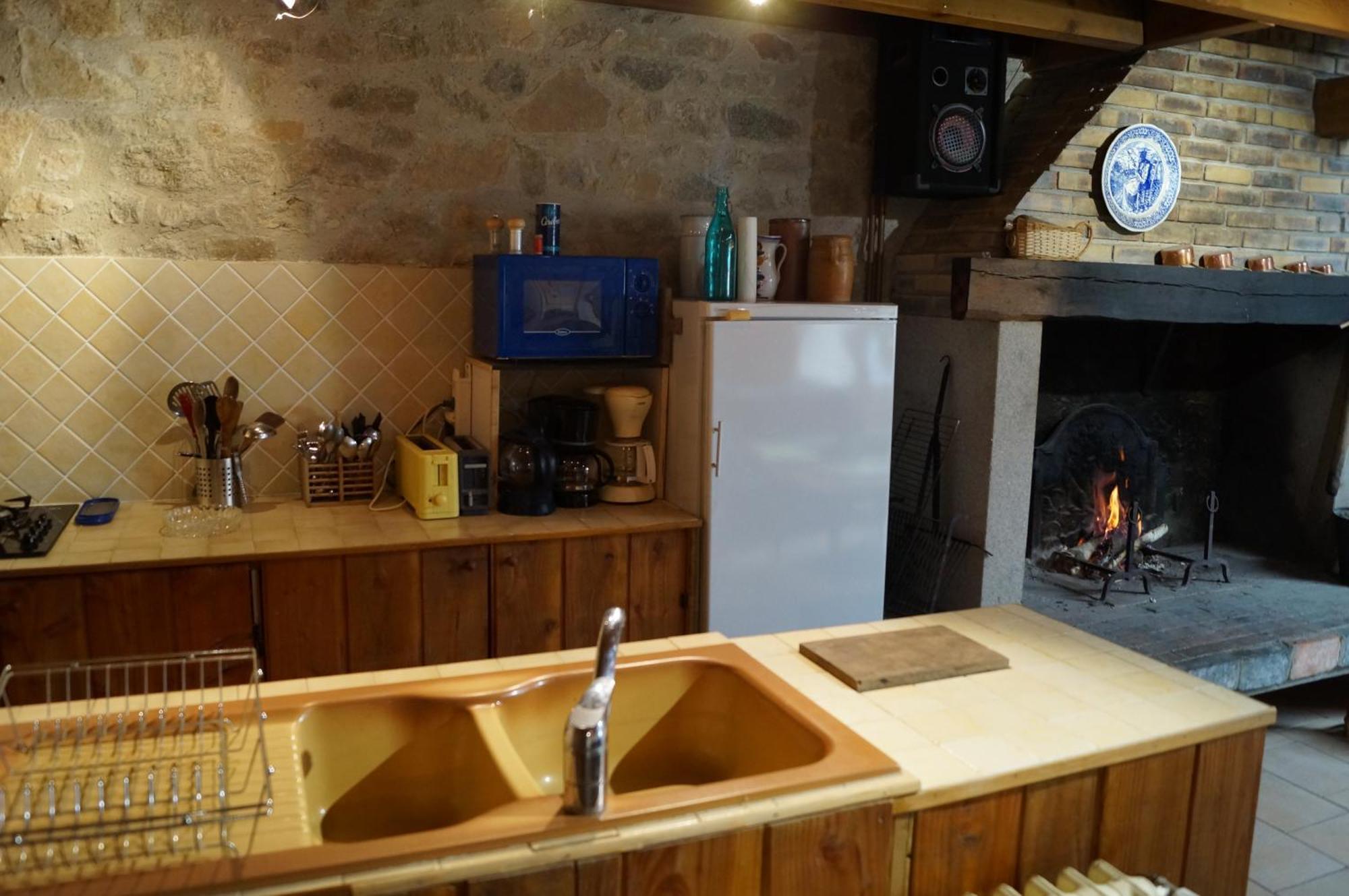 Gîte de 2 à 18 personnes Saint-Exupery-les-Roches Exterior foto